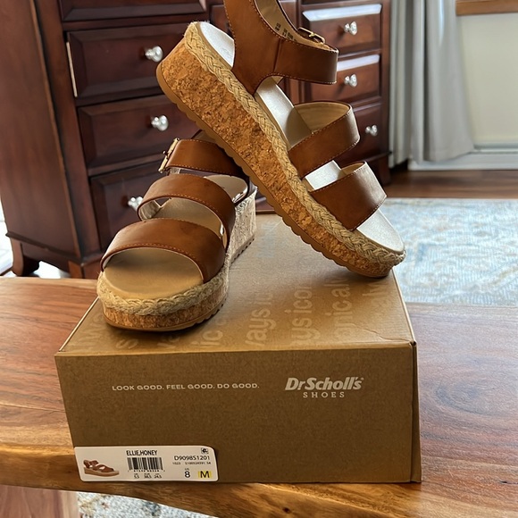 Dr Scholl’s sz 8M Sandals, color is Honey - Picture 3 of 4